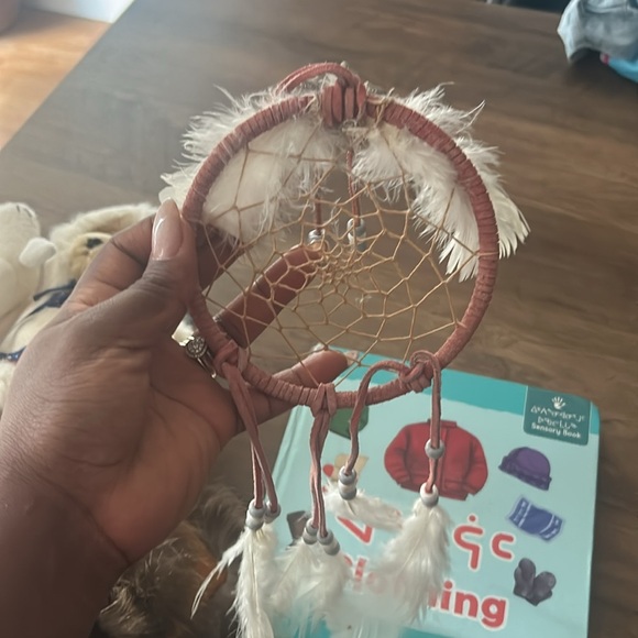 Fur mitts with Dreamcatcher and Teddy Bear
book and dream catcher - Picture 6 of 6